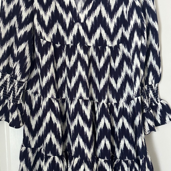 Pomander Place Tuckernuck Navy Ikat Kenzo Dress Size Medium Navy/White Tiered - Picture 4 of 9